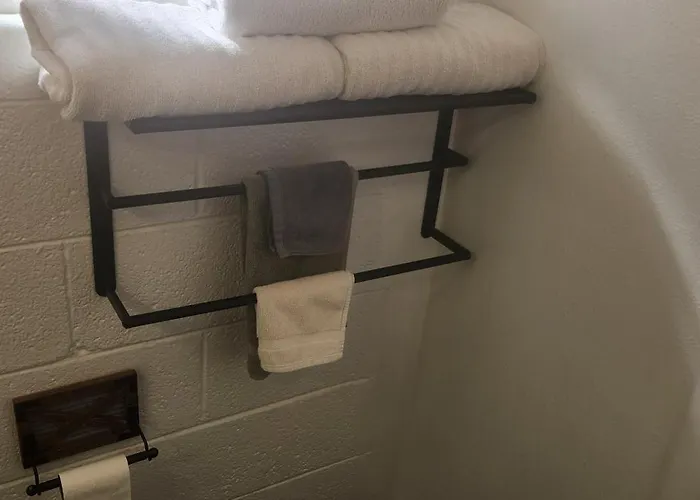 Brad's Desert Motel 4*